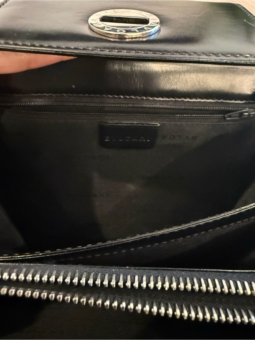 BVLGARI patent leather one strap shoulder bag with dust bag - Picture 9 of 12
